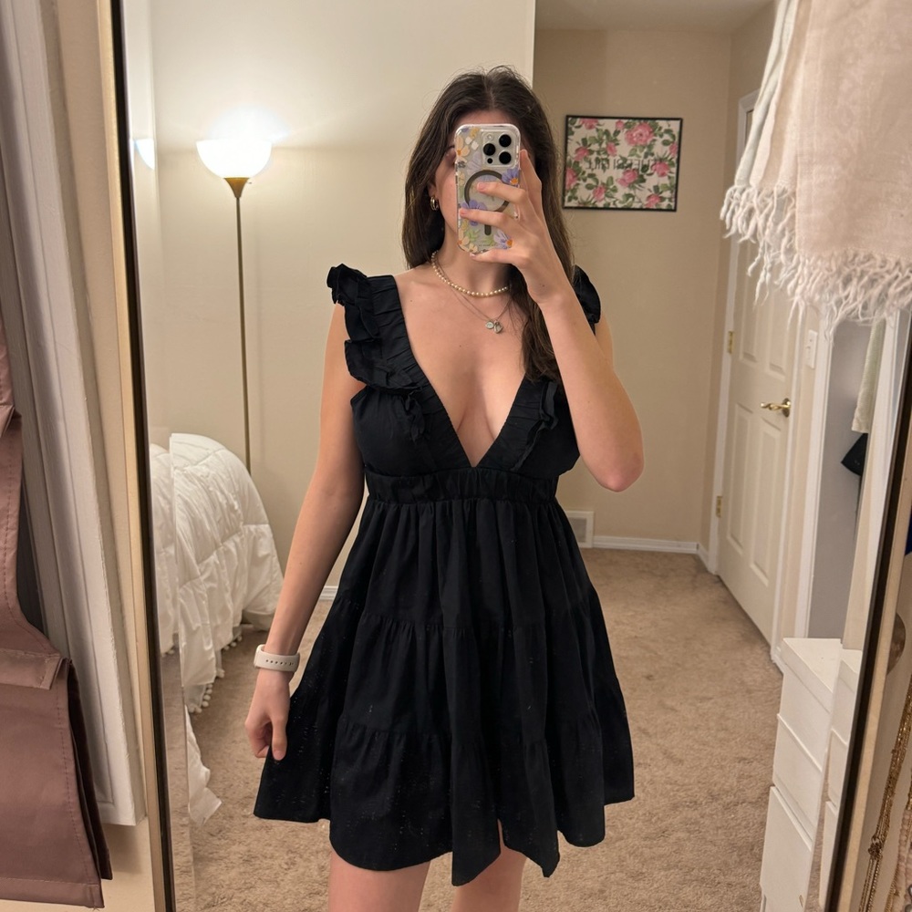 Abercrombie & Fitch deep v black dress with ruffle shoulders